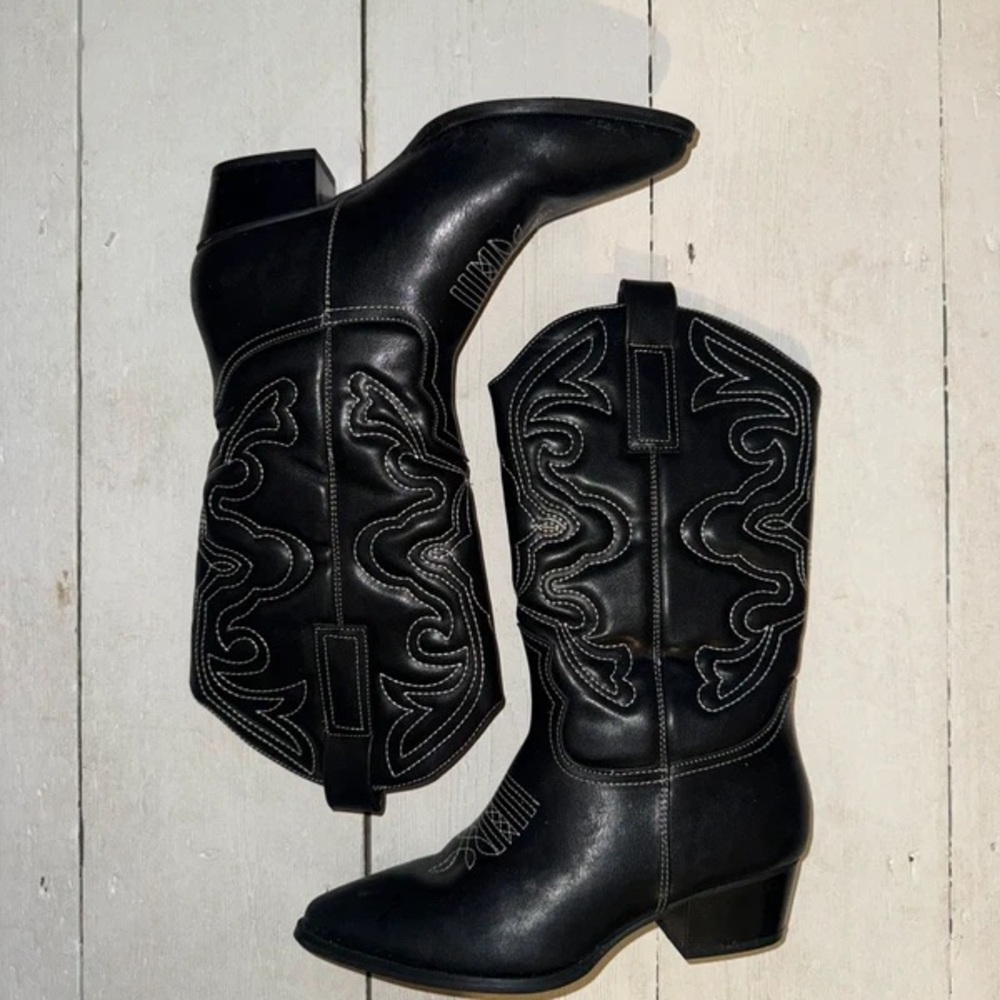 Elegant Black Embroidered Heeled Boots